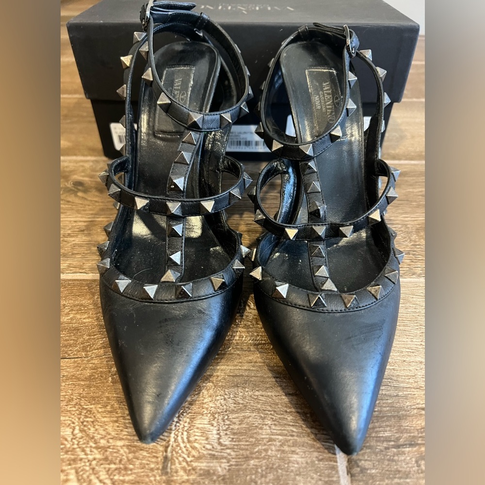 AUTHENTIC VALENTINO ROCK STUDS SIZE 38.5 (8.5)